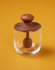 Γυάλινο Δοχείο Μελιού με Κουτάλι & Καπάκι από Teak – Mini
