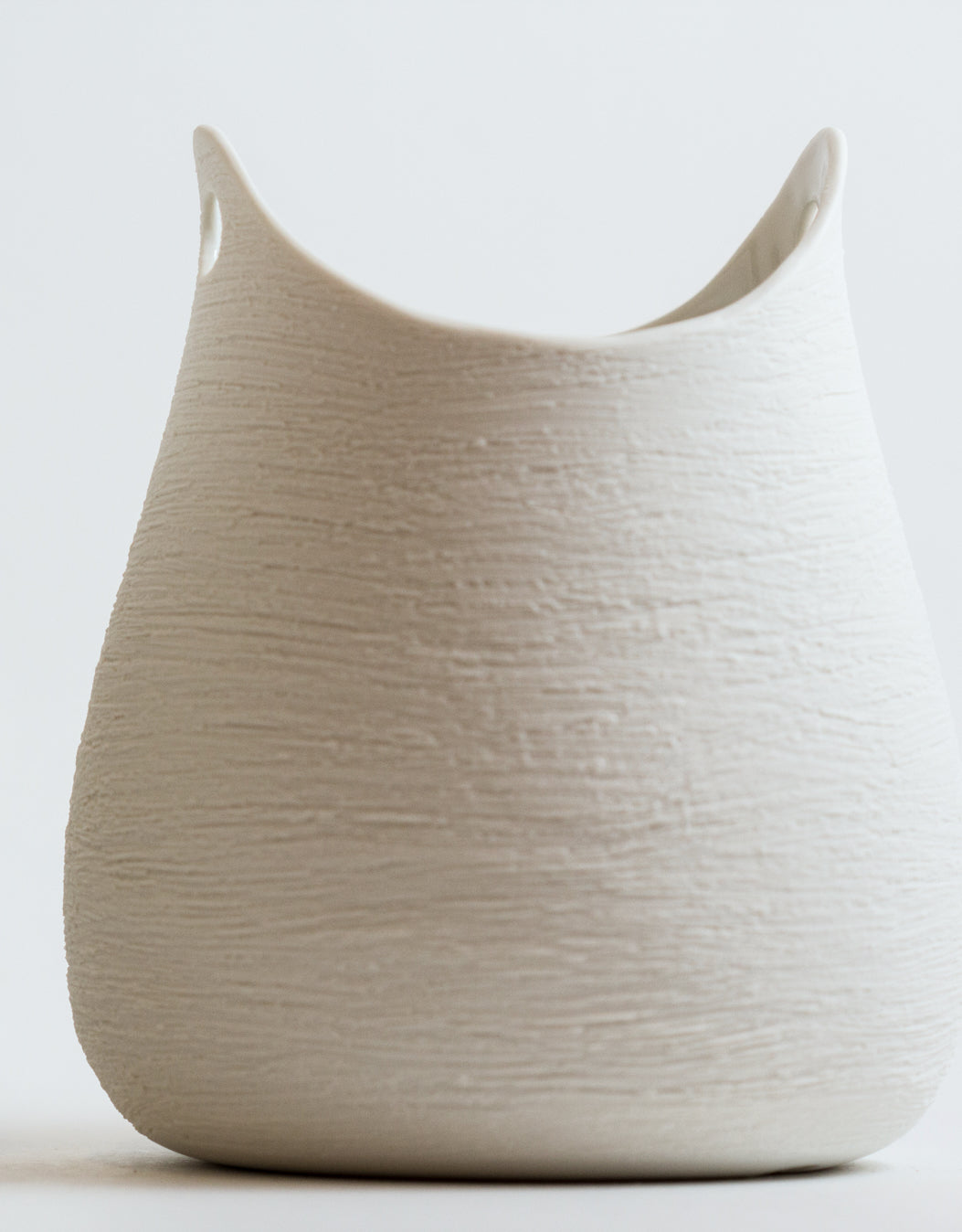 Ethos Handmade Handmade porcelain vase with textured texture – White (15x18 cm ...